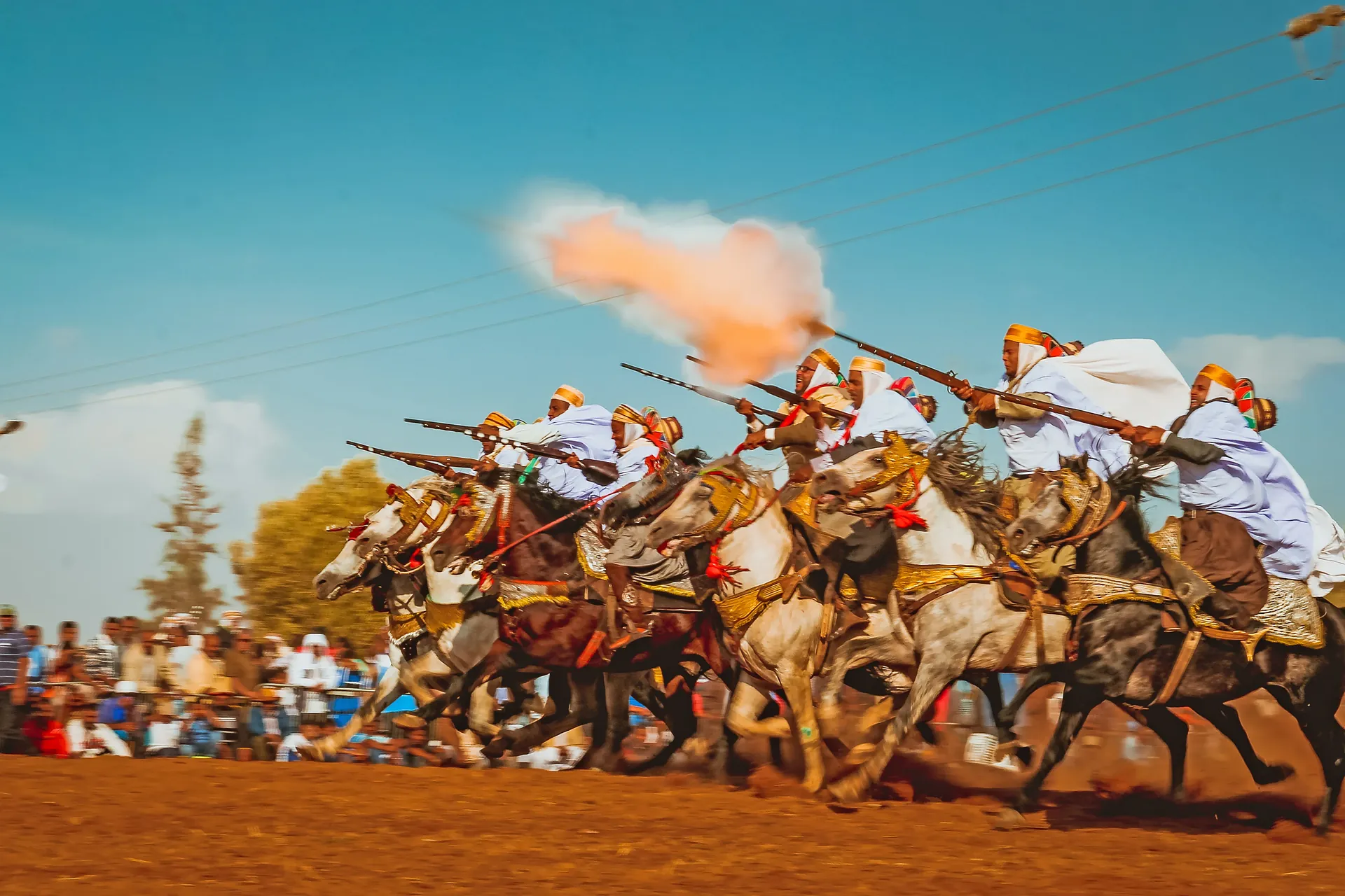 Spectacle Fantasia marocaine avec cavaliers et musique folklorique près de Marrakech — Riad Arrahma